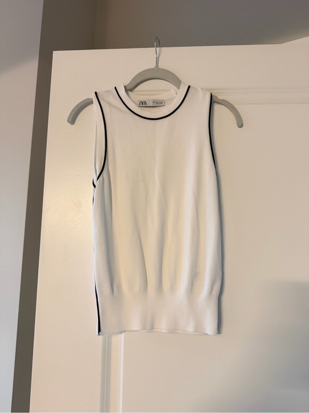 Zara White Sleeveless Knit Tank with Black Piping